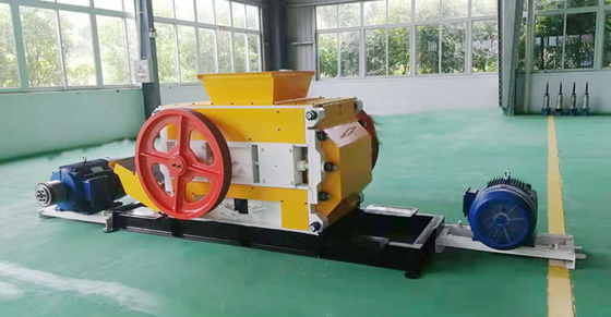 Máy nghiền cuộn nghiền mịn 30-50t / h Năng lực sản xuất để làm gạch