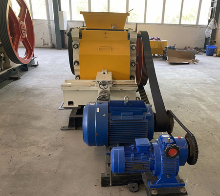 Thiết bị nghiền máy nghiền con lăn trong dây chuyền sản xuất đất sét