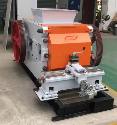 Máy nghiền cuộn nghiền mịn 30-50t / h Năng lực sản xuất để làm gạch