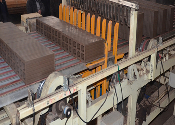 Máy cắt gạch đất sét Model QTQD-1 với chiều dài 1254mm và chiều cao cắt tối đa 300mm để cắt tường gạch chính xác