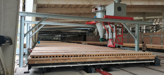 Dây chuyền sản xuất gạch đất sét 0,12m / s Máy hút bụi tự động Xe hơi