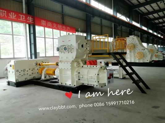 Chiếc máy đúc gạch Vaccum Extruder cho khối rắn và rỗng Capacity 120000-130000pcs/day